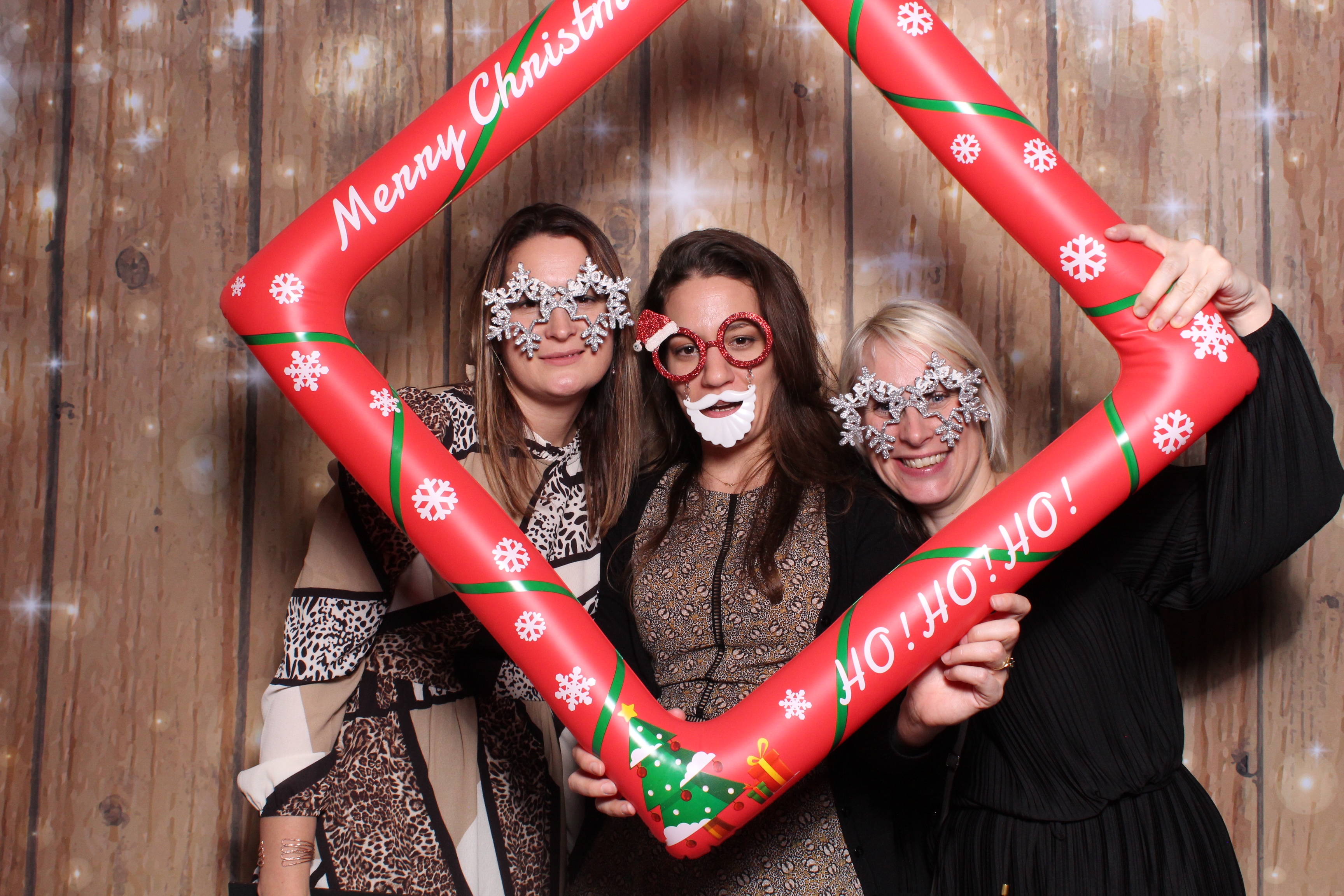 Tes Christmas party  | View more photos from the event at gallery.magicimages.uk/u/MagicImages/Tes-Christmas-party